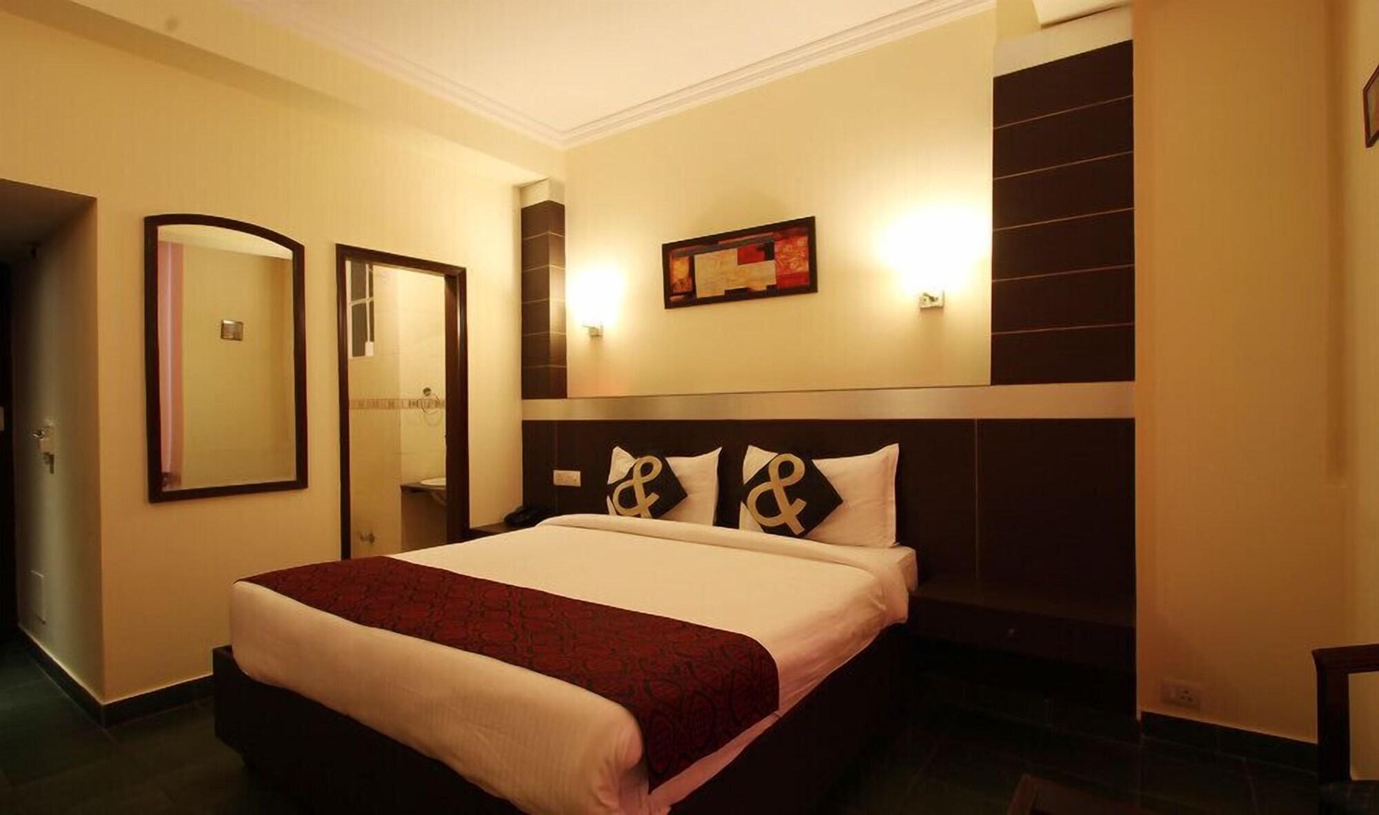 The Crest Inn Делі Екстер'єр фото