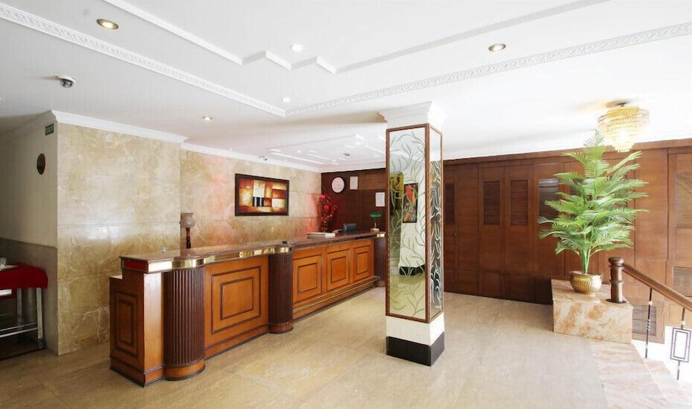 The Crest Inn Делі Екстер'єр фото