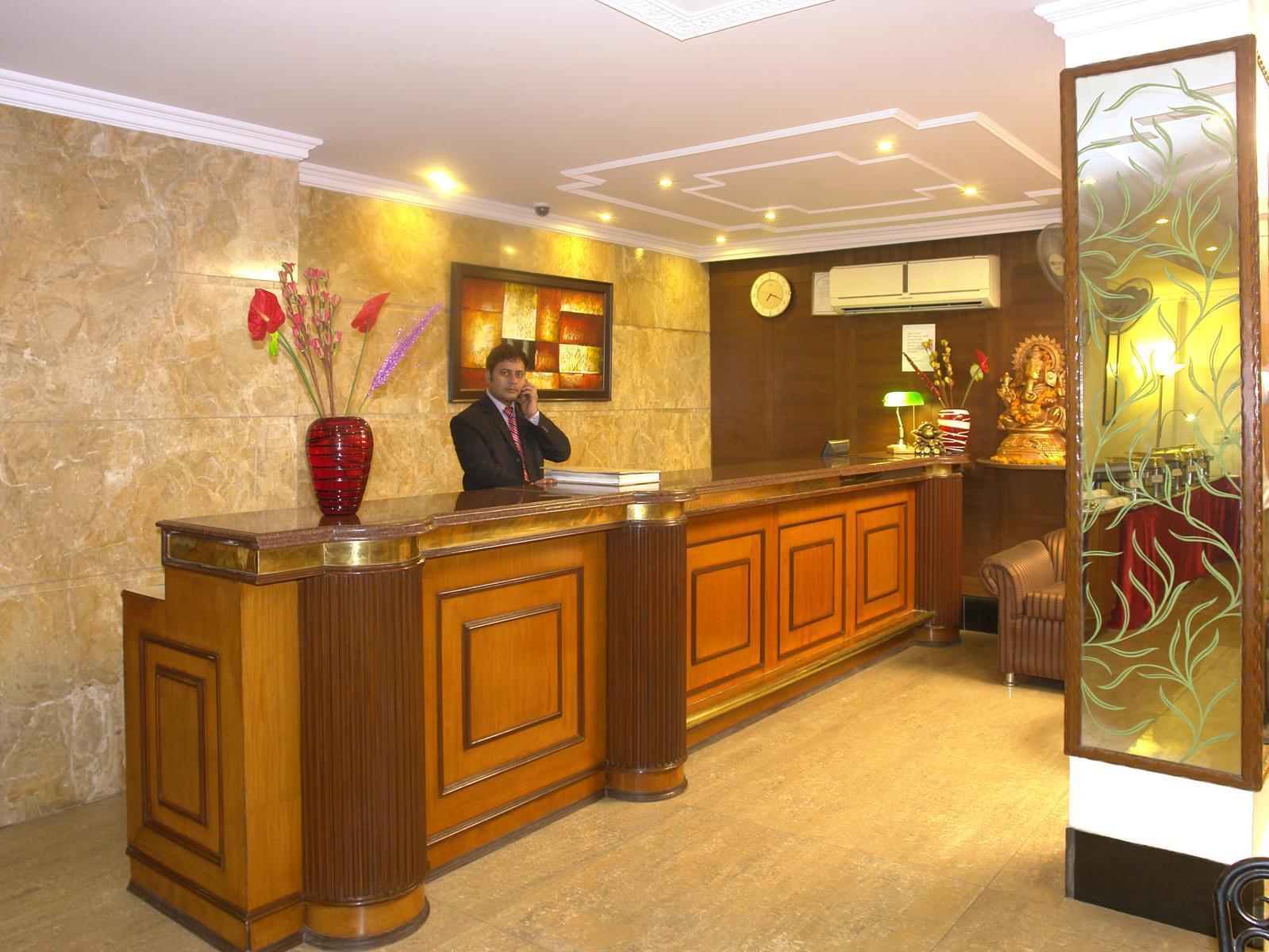 The Crest Inn Делі Екстер'єр фото