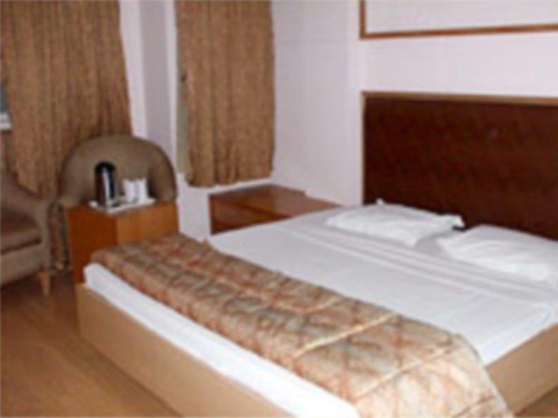 The Crest Inn Делі Екстер'єр фото
