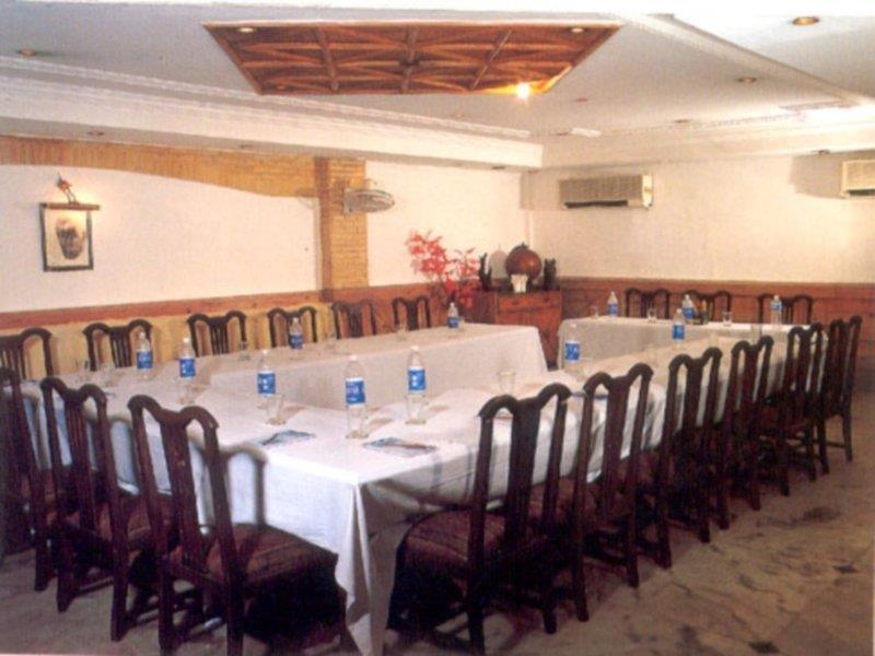 The Crest Inn Делі Екстер'єр фото