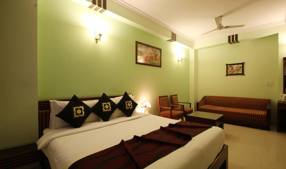 The Crest Inn Делі Екстер'єр фото