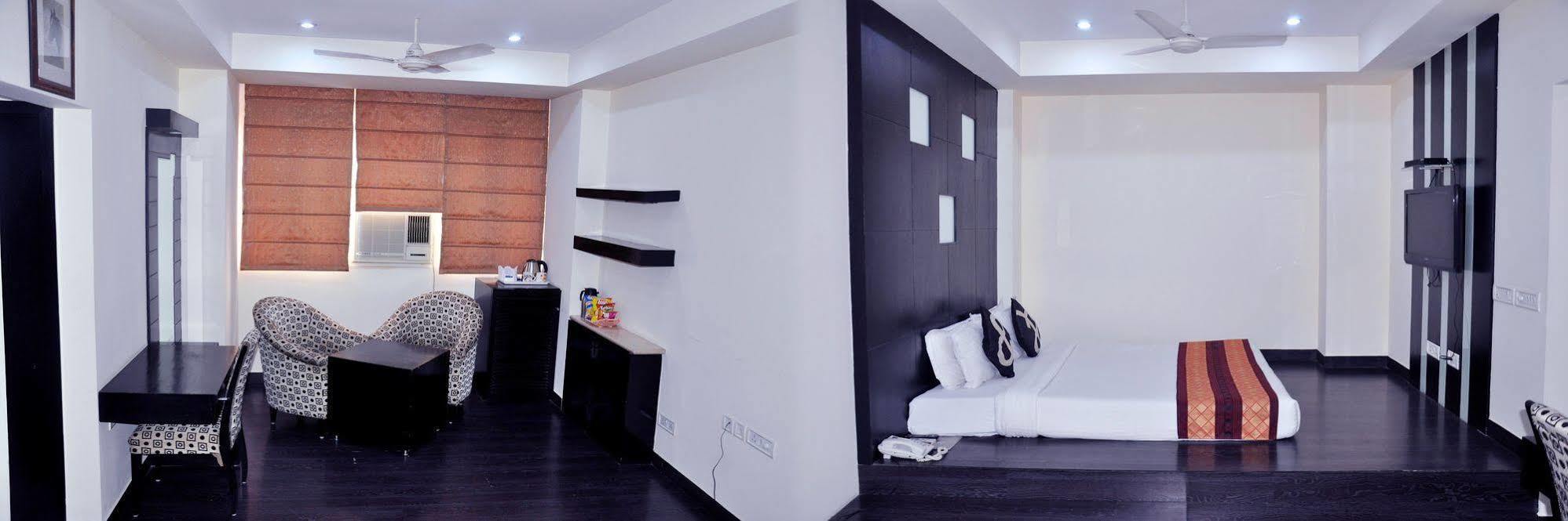 The Crest Inn Делі Екстер'єр фото