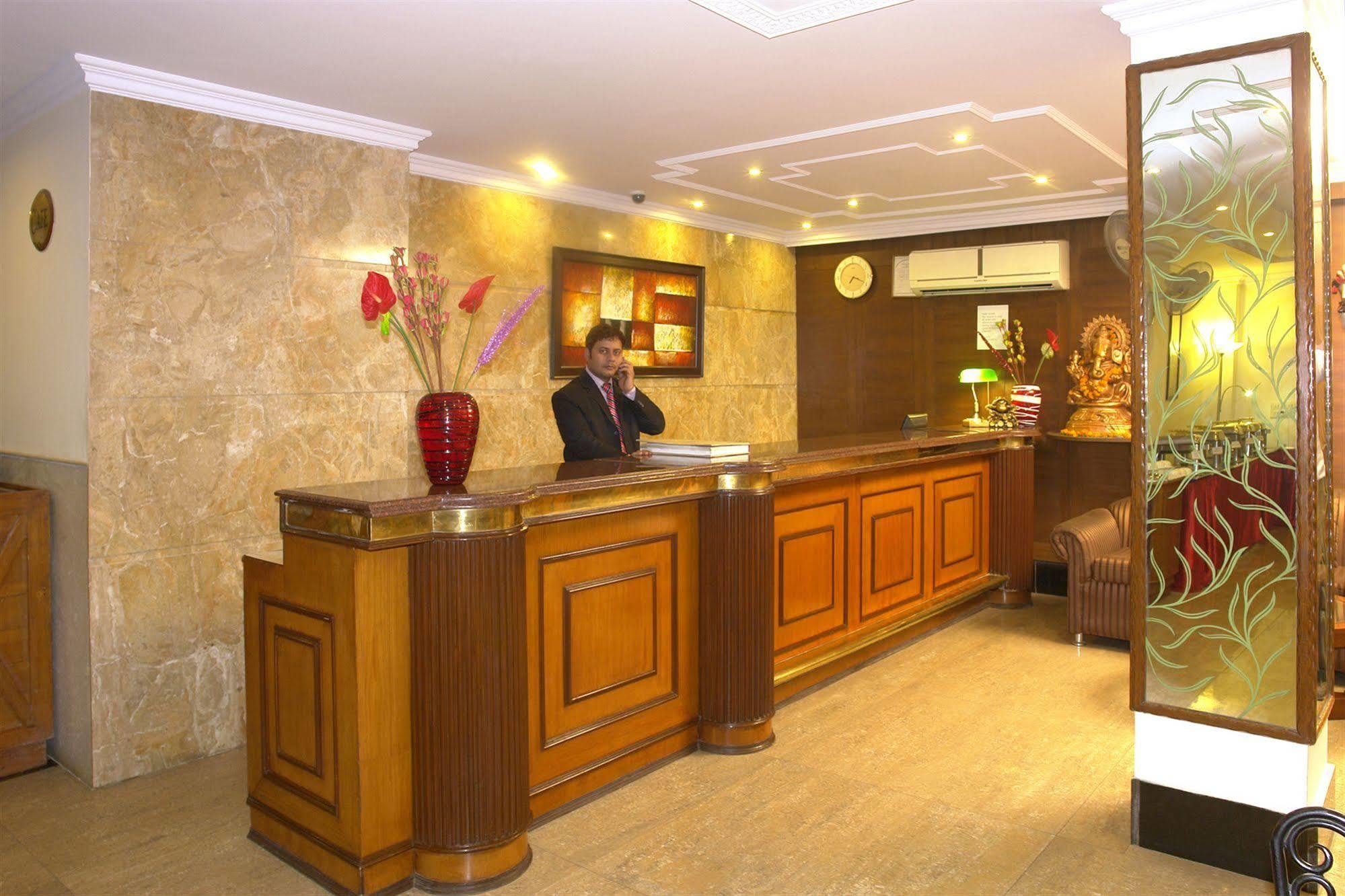 The Crest Inn Делі Екстер'єр фото