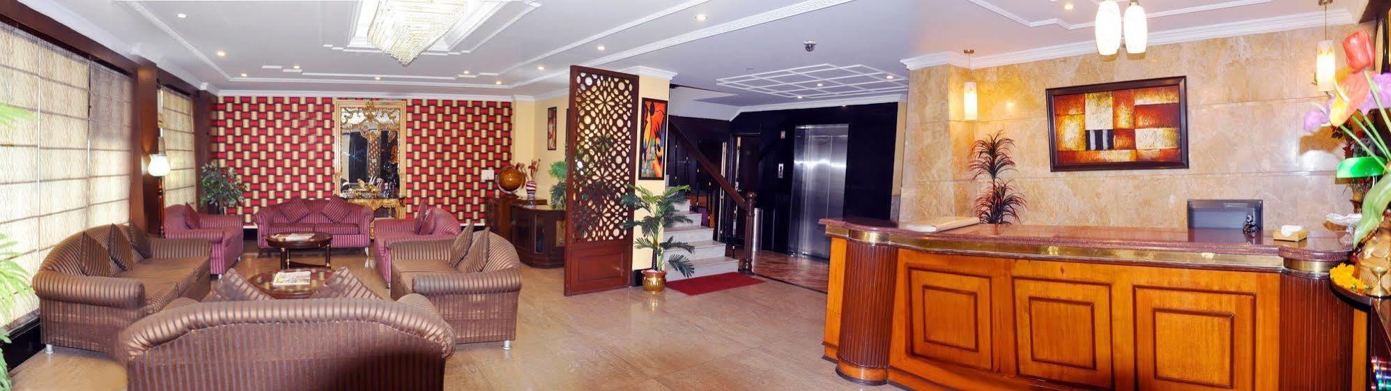 The Crest Inn Делі Екстер'єр фото